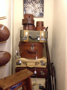 Vintage suite case Arundel