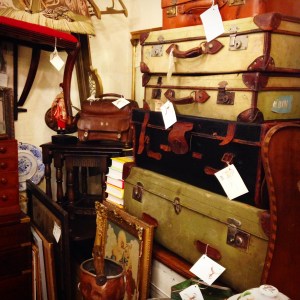Vintage suite case Arundel